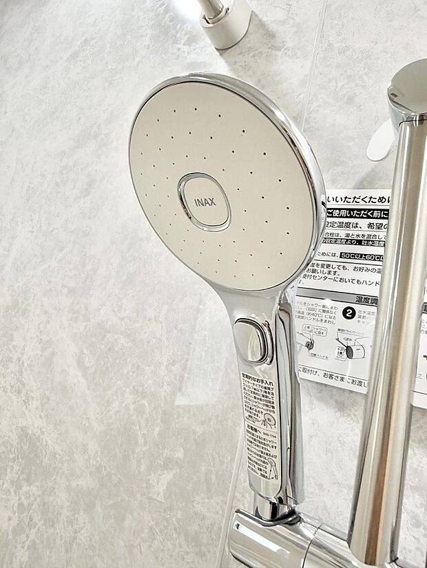 【止水シャワーヘッド】■わざわざシャワー水栓のレバーまで手を伸ばす必要がなく、簡単に止水できる