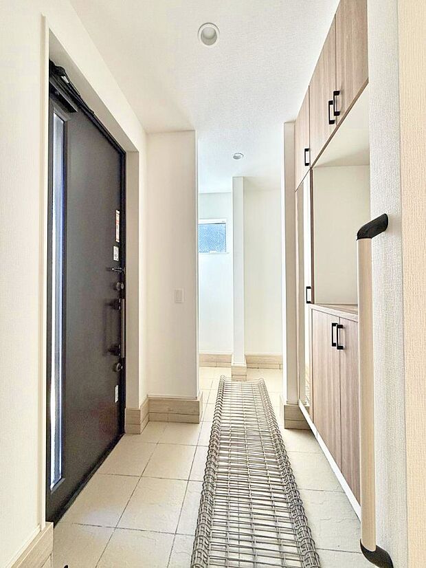 【玄関】■ ここから始まる一日、すっきり整った玄関