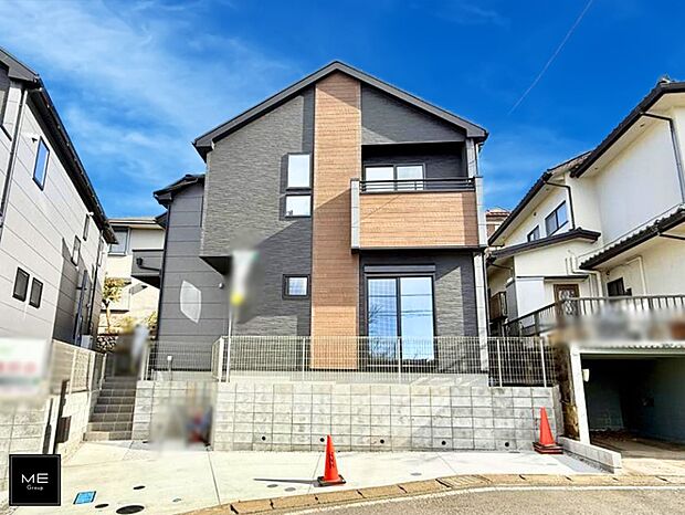 【現地外観写真】■暮らしを彩る充実した設備仕様が備わった住まい