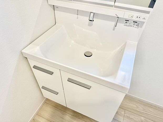 【ハンドシャワー付洗面台】■手洗いや顔を洗う時も快適に使える便利なシャワー