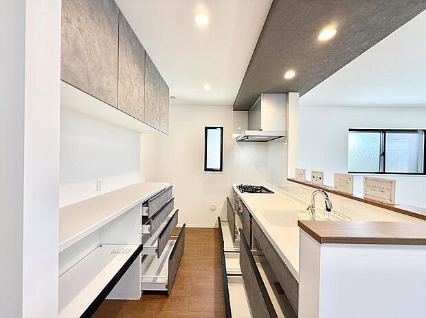 【キッチン】■シンプルで機能的、毎日使いやすいキッチン