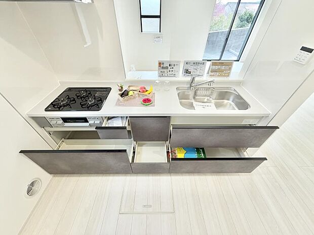 【キッチン】■家族の絆を深める、温もりのあるキッチン