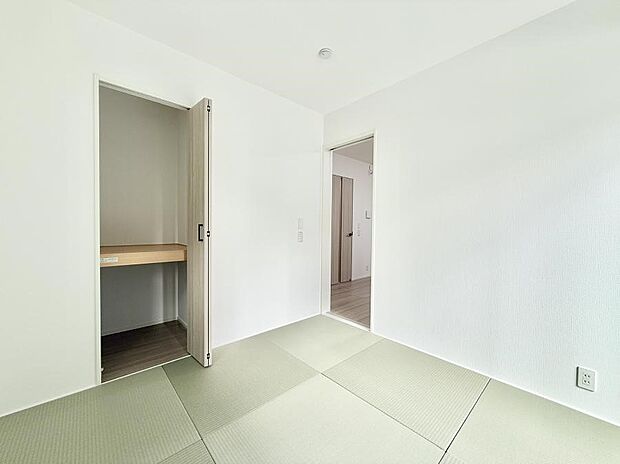 【リビング以外の居室】■清潔感あふれるお部屋で毎日を快適に過ごせます