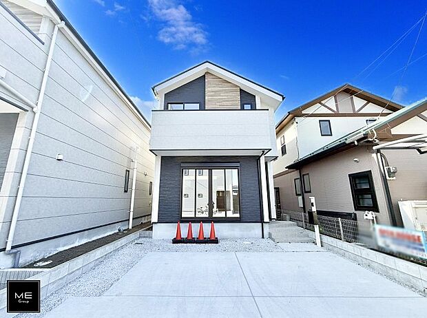 【現地外観写真】■暮らしを彩る充実した設備仕様が備わった住まい