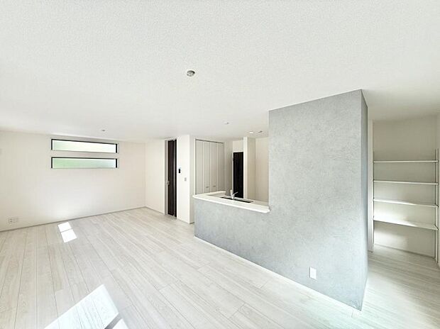 【リビング】■くつろぎと笑顔が集まる、心温まるリビング