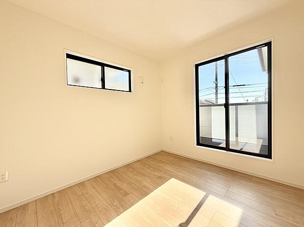 【リビング以外の居室】■清潔感あふれるお部屋で毎日を快適に過ごせます