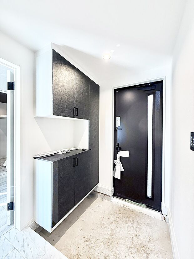 【玄関】■ ここから始まる一日、すっきり整った玄関