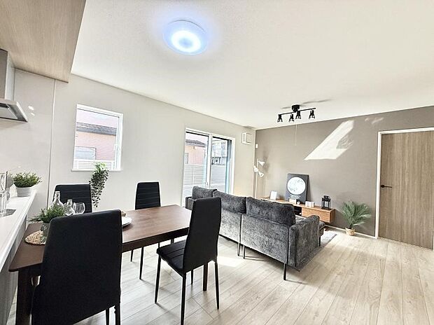 【ダイニング】■何気ない毎日を特別にする、癒しの空間