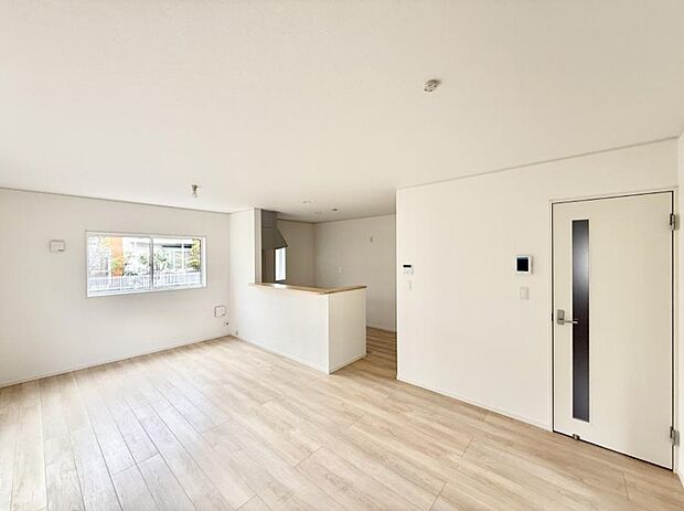 【リビング】■光と風を感じる、リラックスできる空間