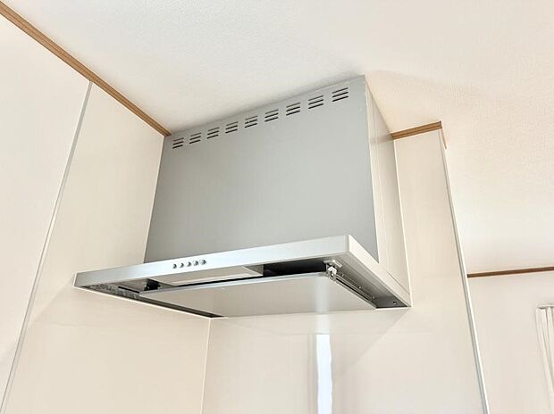 【レンジフード】■フードに覆われている為、匂いが換気扇に誘導され、効率的に排煙ができます