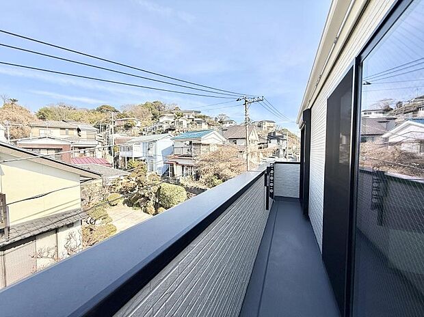 【バルコニー】■ 空を眺めながら、ほっと一息つける特別な空間