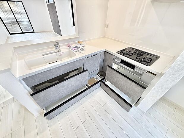 【キッチン】■家族の絆を深める、温もりのあるキッチン