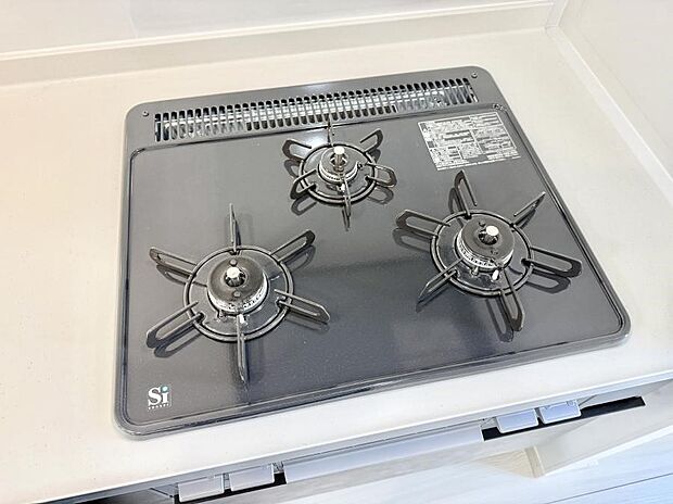 【3口ガスコンロ】■一度に多くの料理ができ便利で効率的