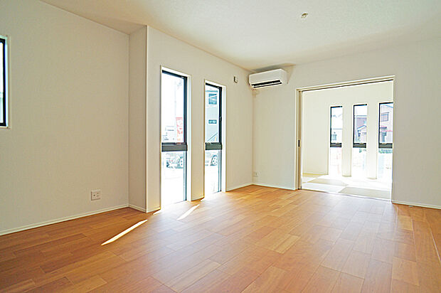 【リビング】■家族の時間を彩る、快適で癒される空間