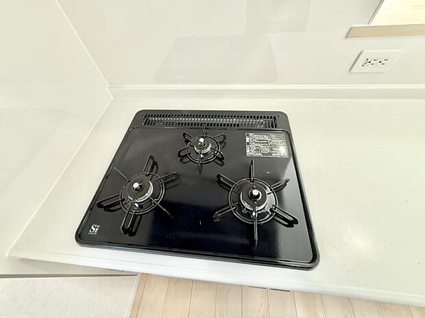 【3口ガスコンロ】■一度に多くの料理ができ便利で効率的