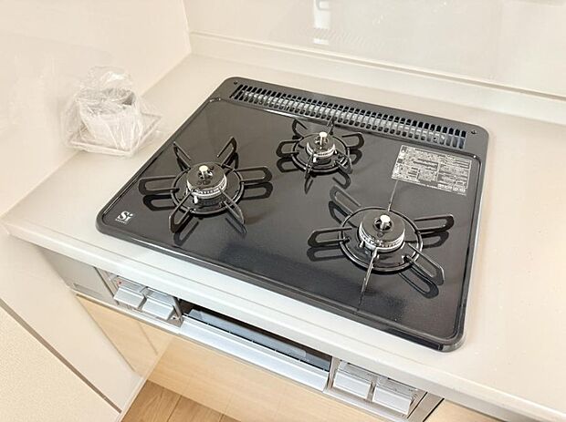 【3口ガスコンロ】■一度に多くの料理ができ便利で効率的