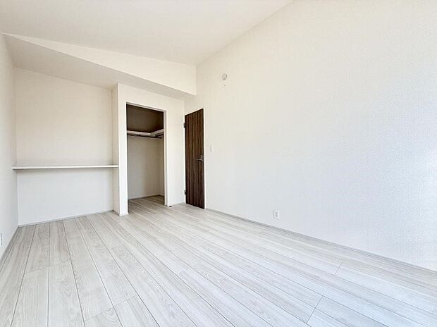 【洋室】■心地よい雰囲気が漂う落ち着いた空間