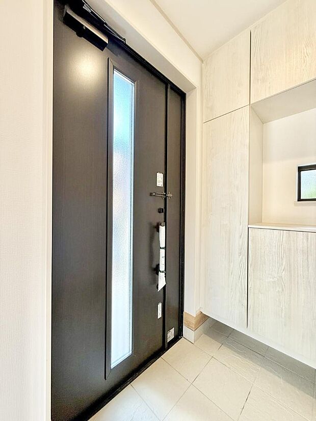 【玄関】■ ここから始まる一日、すっきり整った玄関