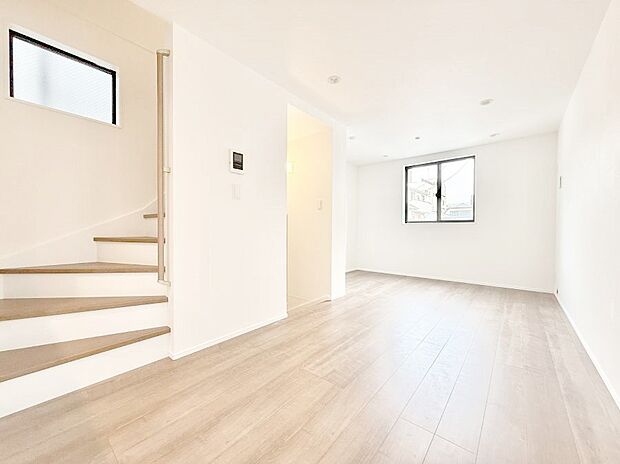 【リビング】■家族の時間を彩る、快適で癒される空間