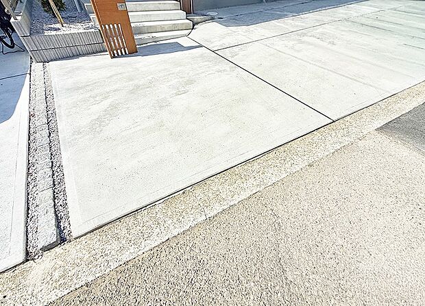 【駐車場】■自宅にある駐車スペースなので安心ですね