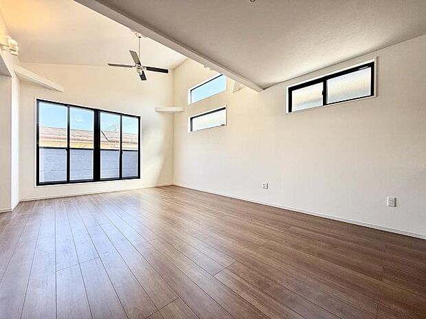 【リビングダイニング】■日常をちょっと特別にする、憩いの空間