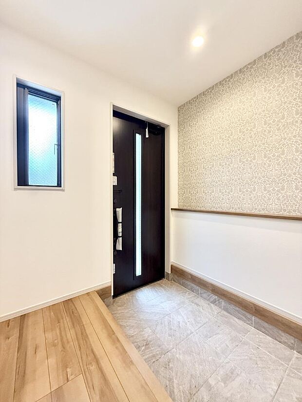 【玄関】■ 家族やゲストをやさしく迎える、心地よい空間