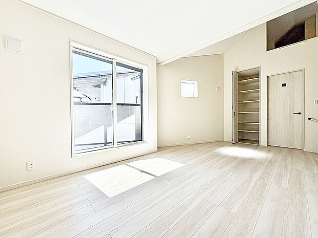 【ダイニング】■ふとした瞬間に幸せを感じる、心地よい場所