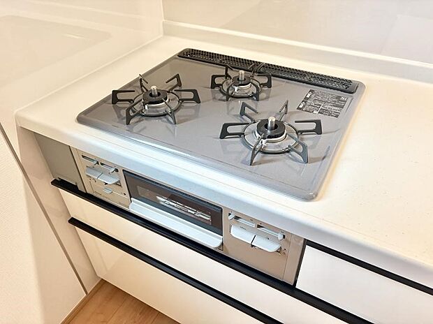 【3口ガスコンロ】■一度に多くの料理ができ便利で効率的