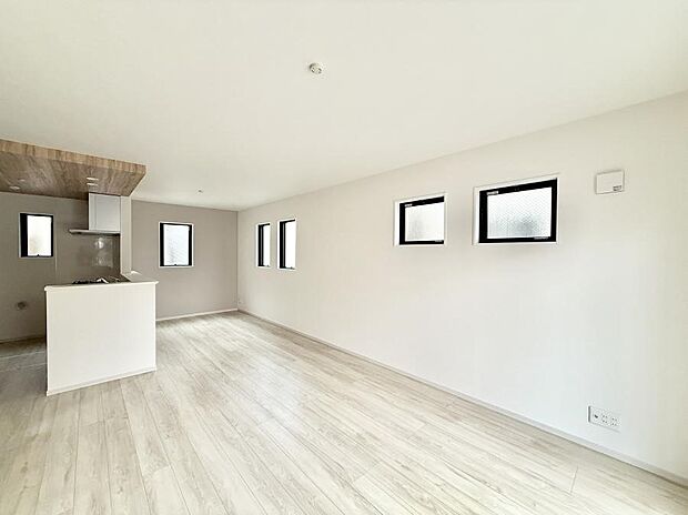 【リビング】■くつろぎと笑顔が集まる、心温まるリビング