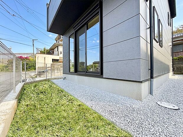 【庭】■季節の移ろいを感じられる、落ち着いた雰囲気の屋外空間