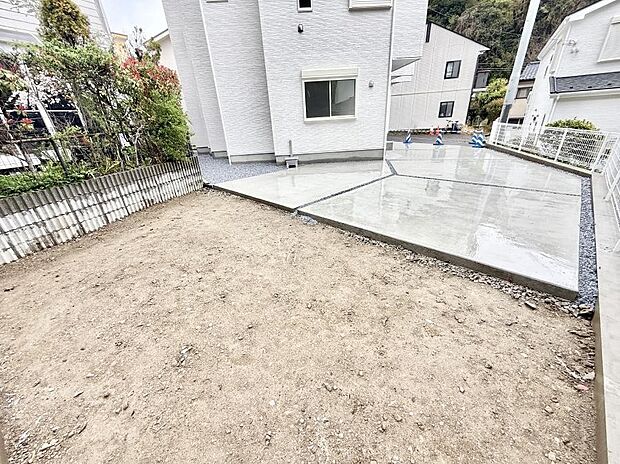 【庭】■季節の移ろいを感じられる、落ち着いた雰囲気の屋外空間