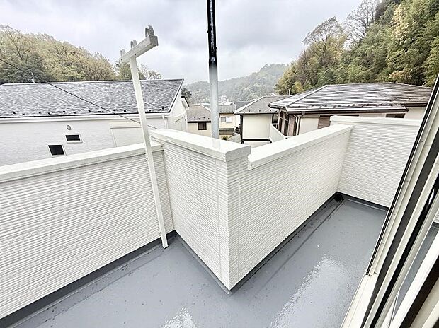 【バルコニー】■ 空を眺めながら、ほっと一息つける特別な空間