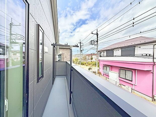 【バルコニー】■ 朝のコーヒーや夜の星空を楽しむ、癒しの場所