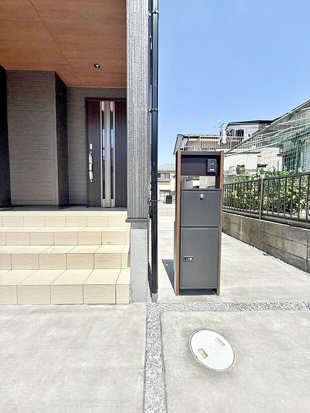 【玄関】■ シンプルで美しく、住まいの第一印象を彩る玄関です