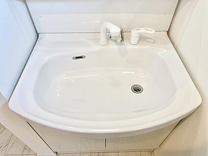 ハンドシャワー付洗面台