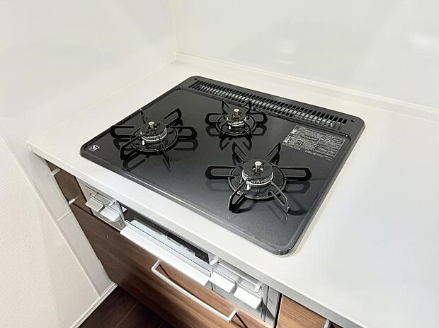 【3口ガスコンロ】■一度に多くの料理ができ便利で効率的