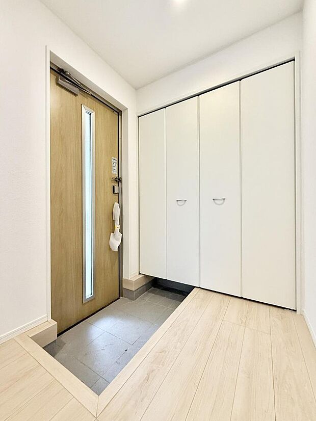 【玄関】■ シンプルで美しく、快適な暮らしの入り口