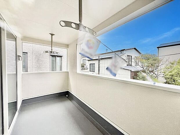 【バルコニー】■ 朝のコーヒーや夜の星空を楽しむ、癒しの場所