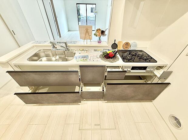 【キッチン】■家族の絆を深める、温もりのあるキッチン