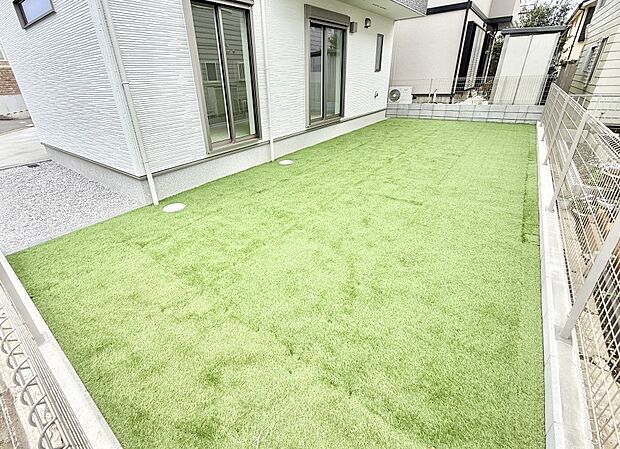 【庭】■暮らしに潤いを与える、緑が取り入れられた住まいです