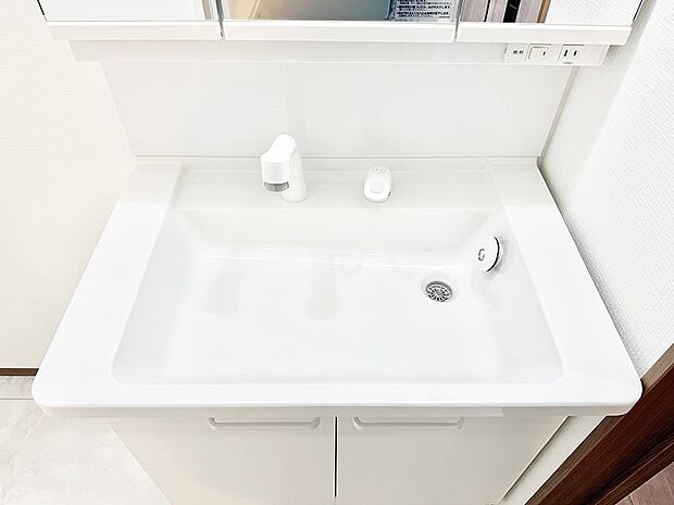 【ハンドシャワー付洗面台】■手洗いや顔を洗う時も快適に使える便利なシャワー