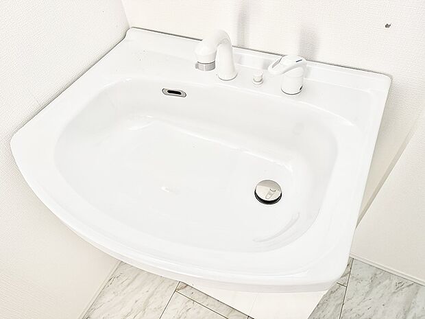 【ハンドシャワー付洗面台】■手洗いや顔を洗う時も快適に使える便利なシャワー