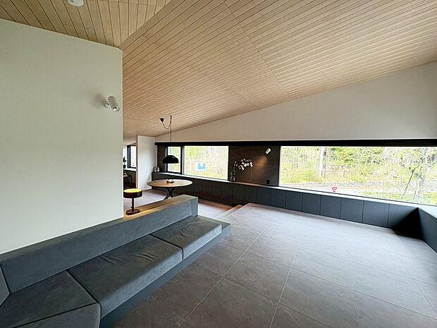 【リビング】■落ち着いた雰囲気で、リラックスできる快適な空間