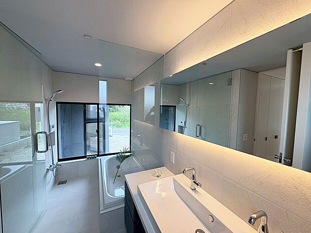 【洗面台・洗面所】■朝の準備がスムーズにできる広さです