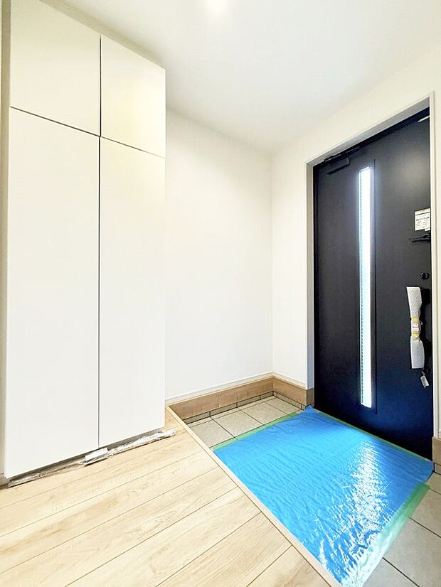【玄関】■ シンプルで美しく、快適な暮らしの入り口