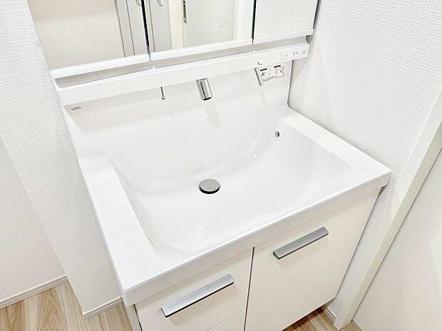 【ハンドシャワー付洗面台】■手洗いや顔を洗う時も快適に使える便利なシャワー