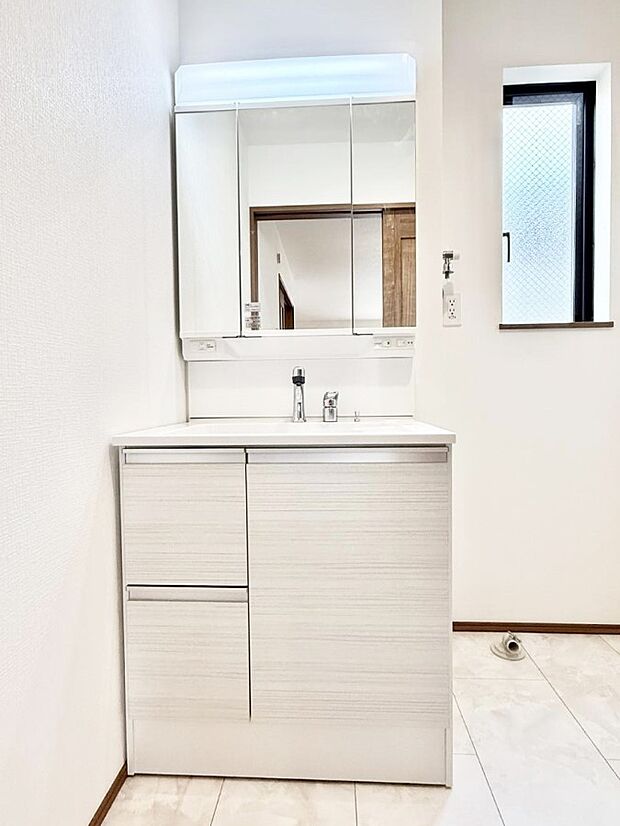 【洗面台・洗面所】■朝の準備がスムーズにできる広さです