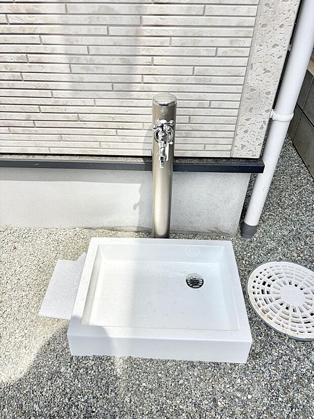 【その他現地】■ガーデニングや洗車などの際に大活躍な屋外立水栓  