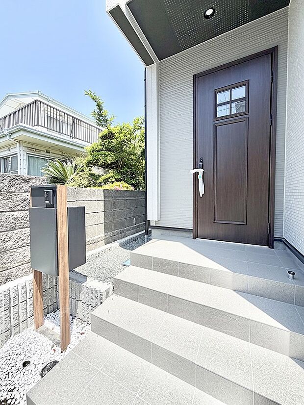 【玄関】1号棟 ■ シンプルで美しく、住まいの第一印象を彩る玄関です