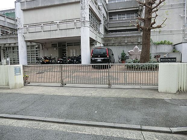 横浜市立戸部小学校（約404m・徒歩6分）